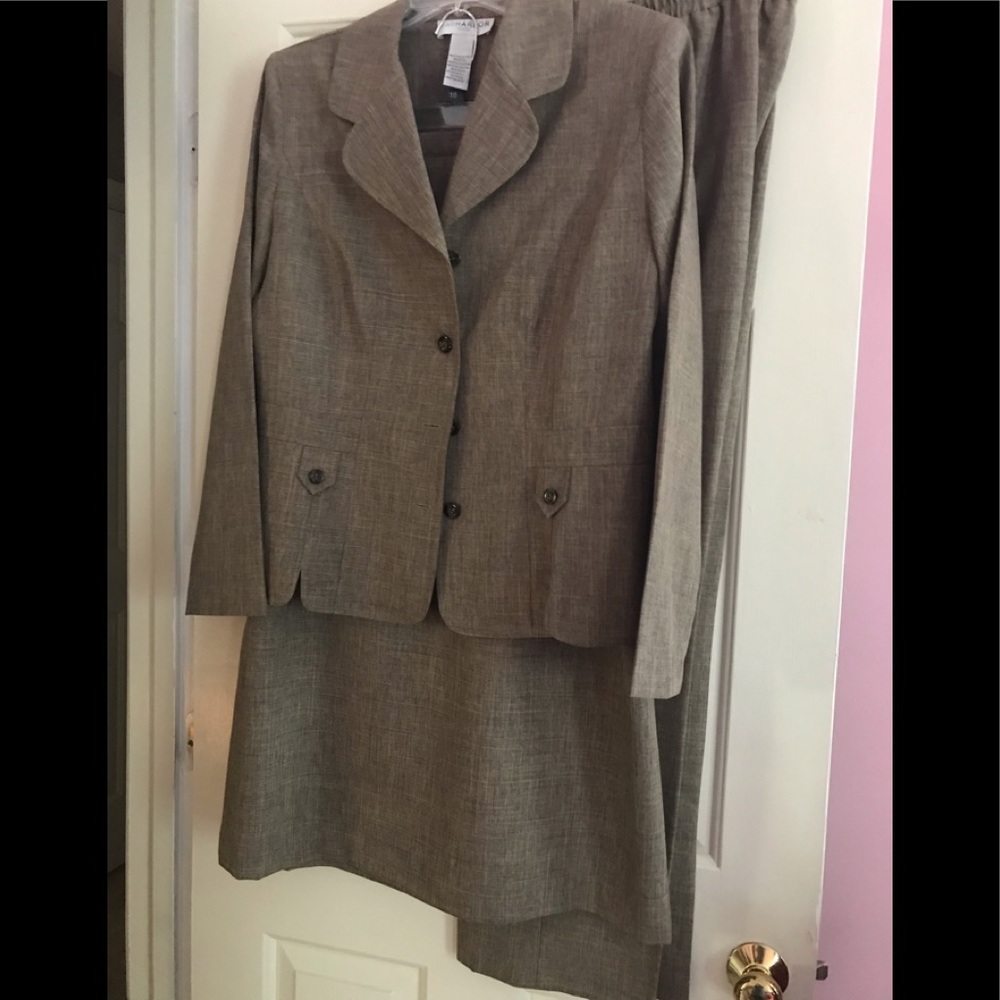 3 piece ladies suit